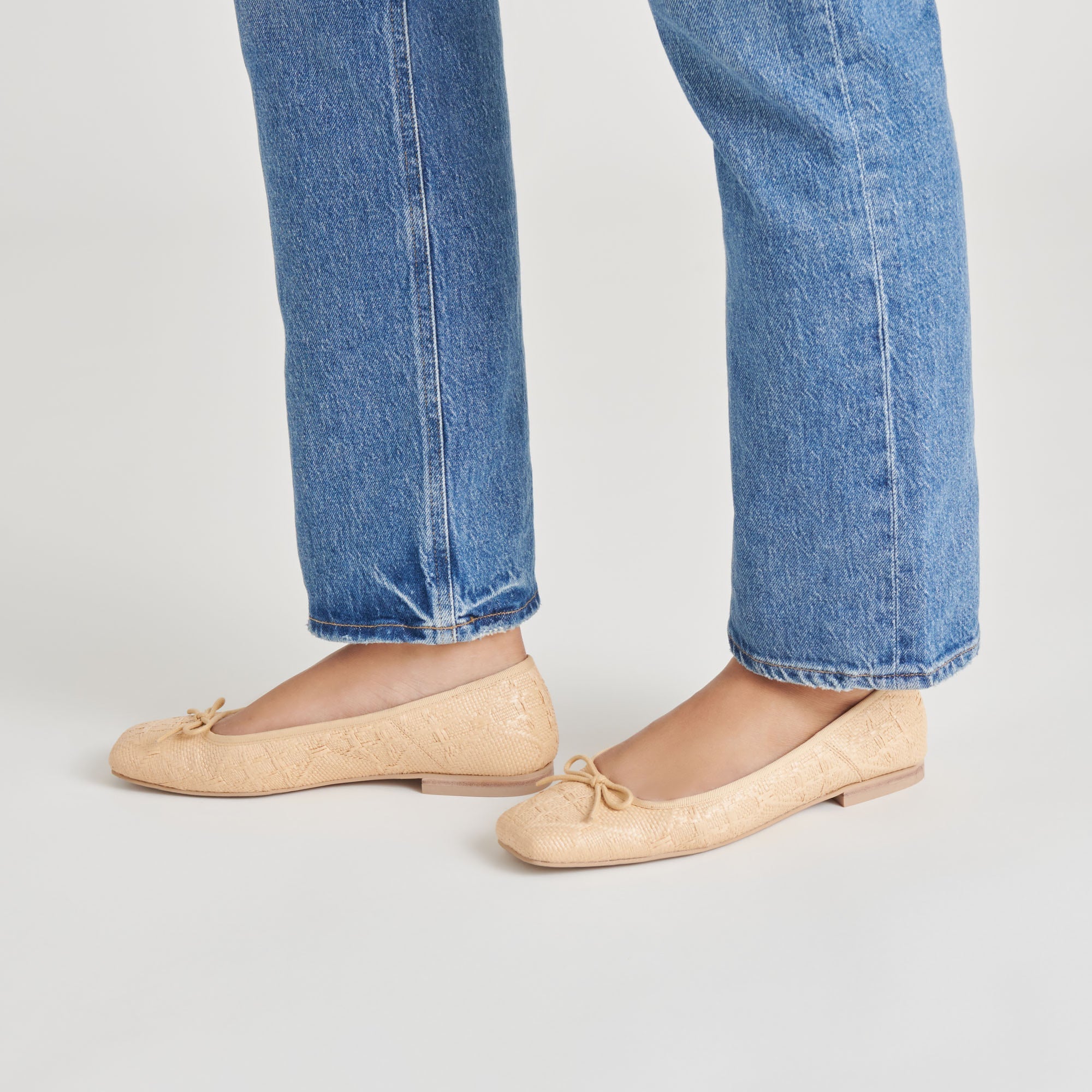 ANISA BALLET FLATS LT NATURAL WOVEN RAFFIA