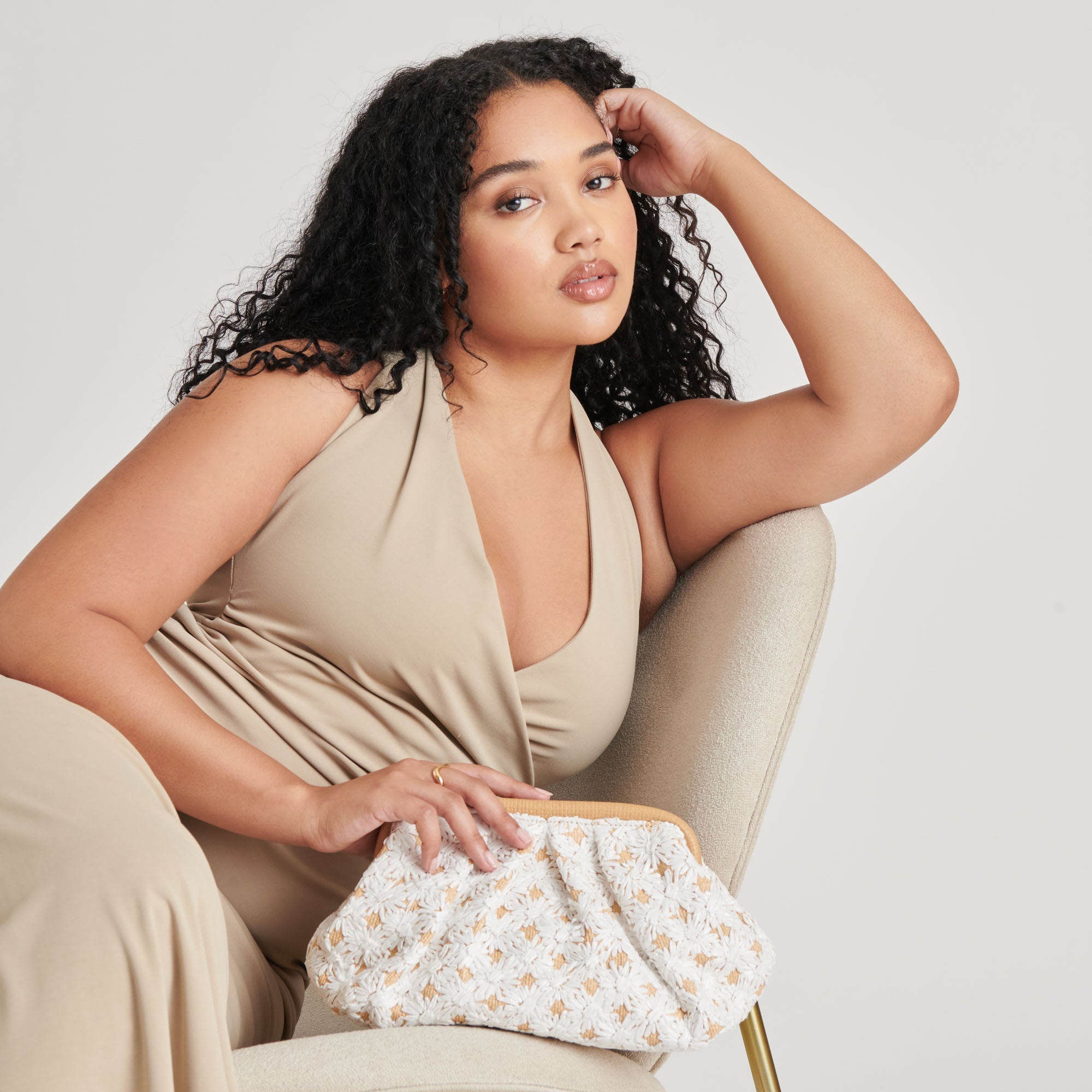 FIORE CLUTCH EMBROIDERED NATURAL RAFFIA