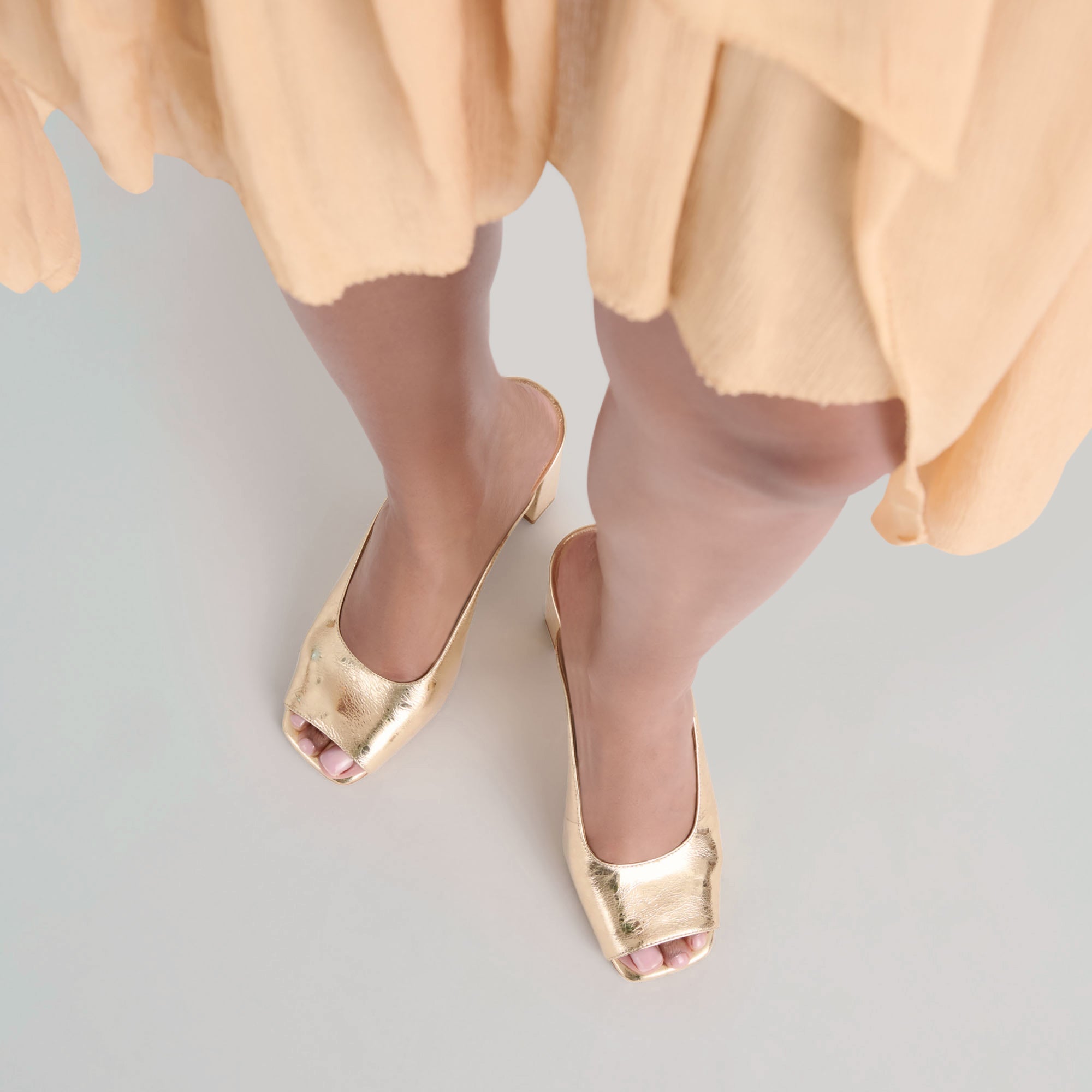 SABELA HEELS GOLD DISTRESSED LEATHER