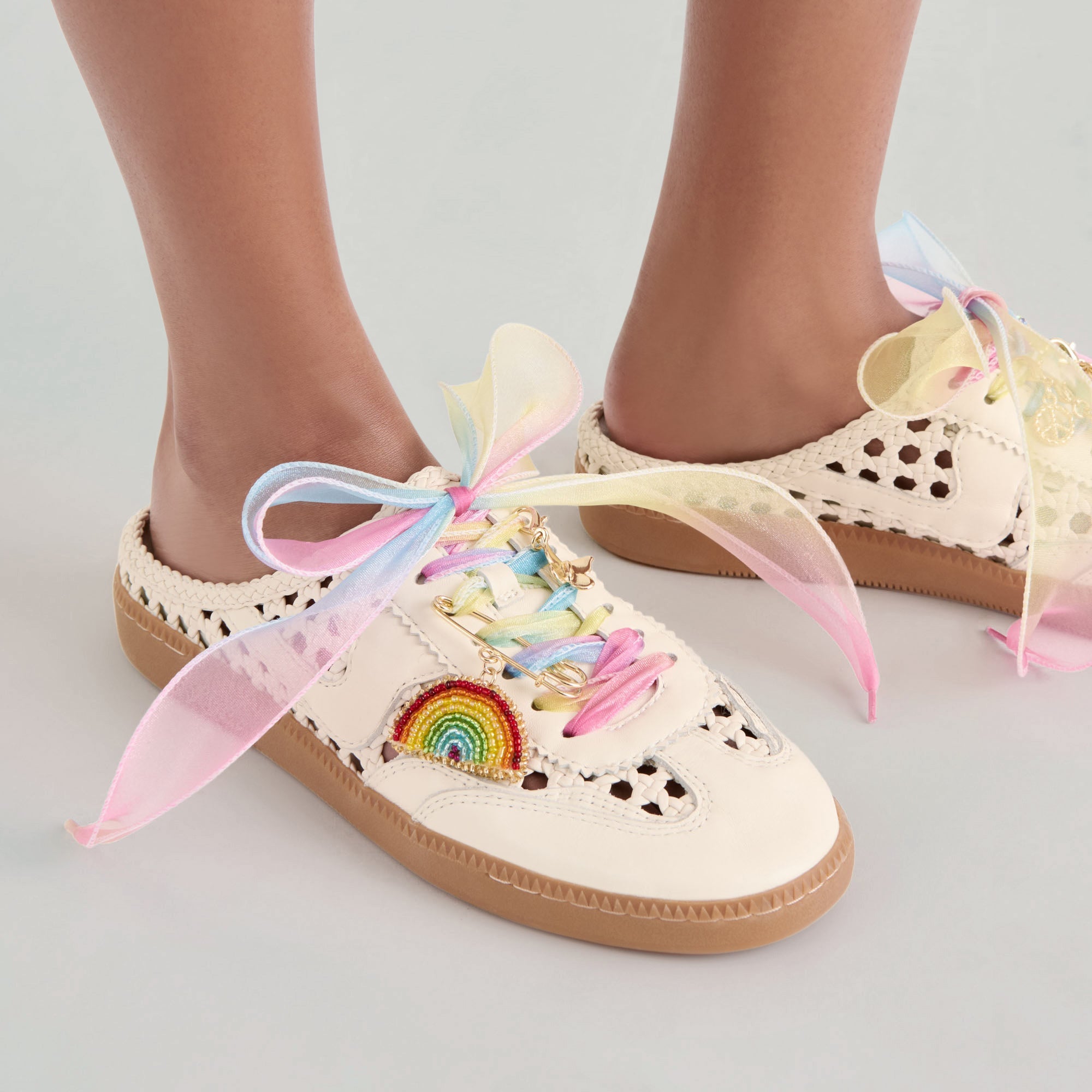 PRIDE CURLY ORGANZA LACE RAINBOW