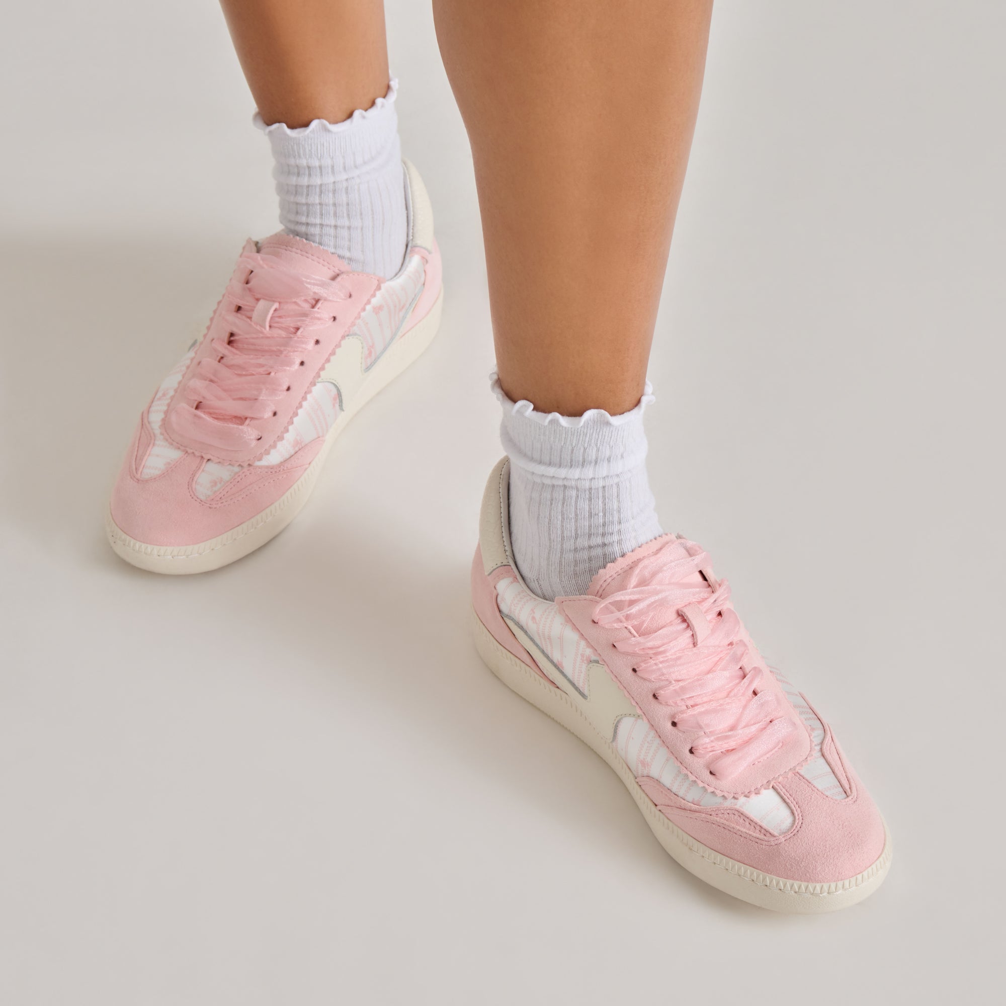 NOTICE X BYRDIE GOLF SNEAKERS PINK FLORAL NYLON