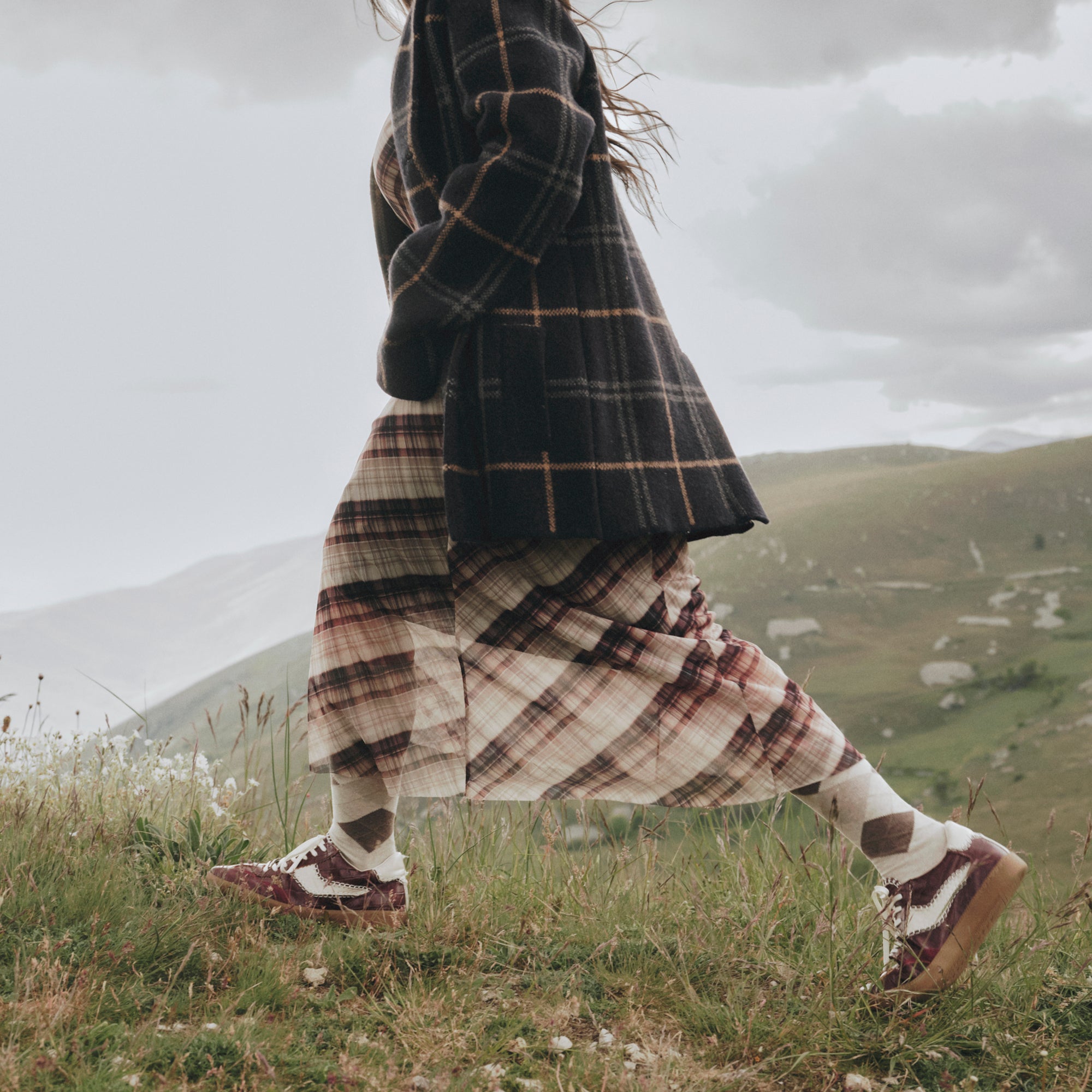 NOTICE STITCH SNEAKERS OXBLOOD CROCO EMBOSSED LEATHER